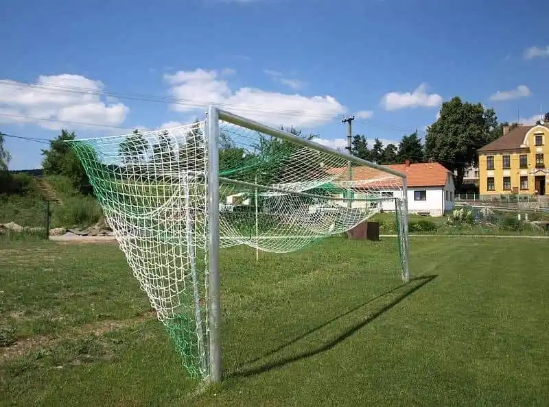 Finální Výprodej branka na kopanou pevná do pouzder alu, vnitřní rozm. 7,32 x 2,44 m vč. sítě