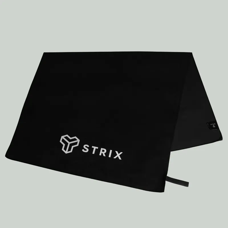 Víkendová Akce Sportovní ručník Medium Essential Black - STRIX